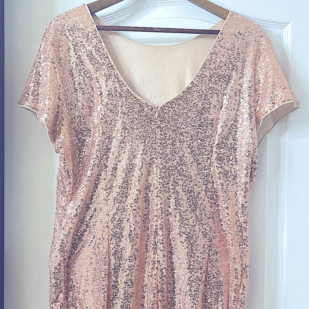 Rose gold floor length sequenced dress sized XXL fits like an XL satin lined ￼